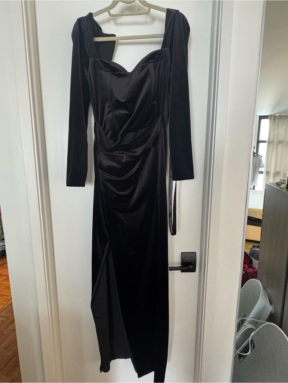 Club L London FAY
Black Velvet Corset Style Knot Maxi Dress l - Picture 5 of 6